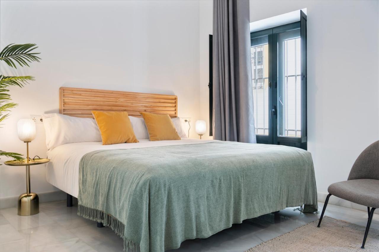 Suites Maestranza - Refinadores By Magno Apartments Севілья Екстер'єр фото