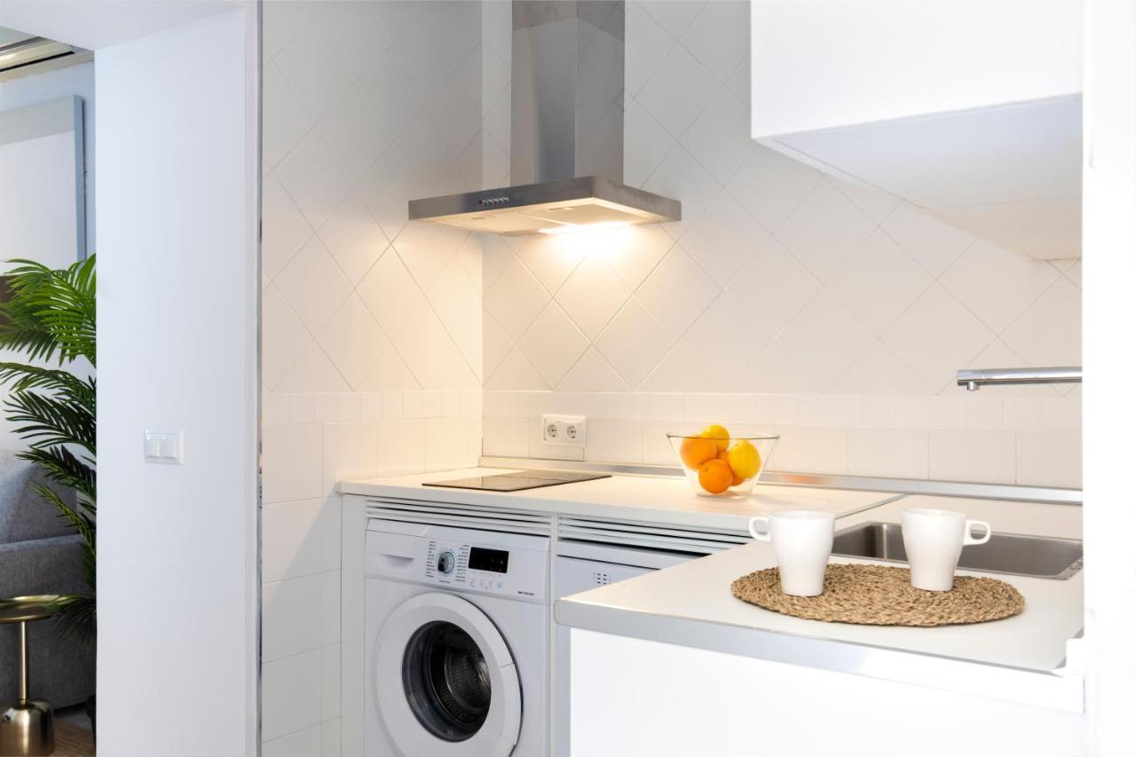Suites Maestranza - Refinadores By Magno Apartments Севілья Екстер'єр фото