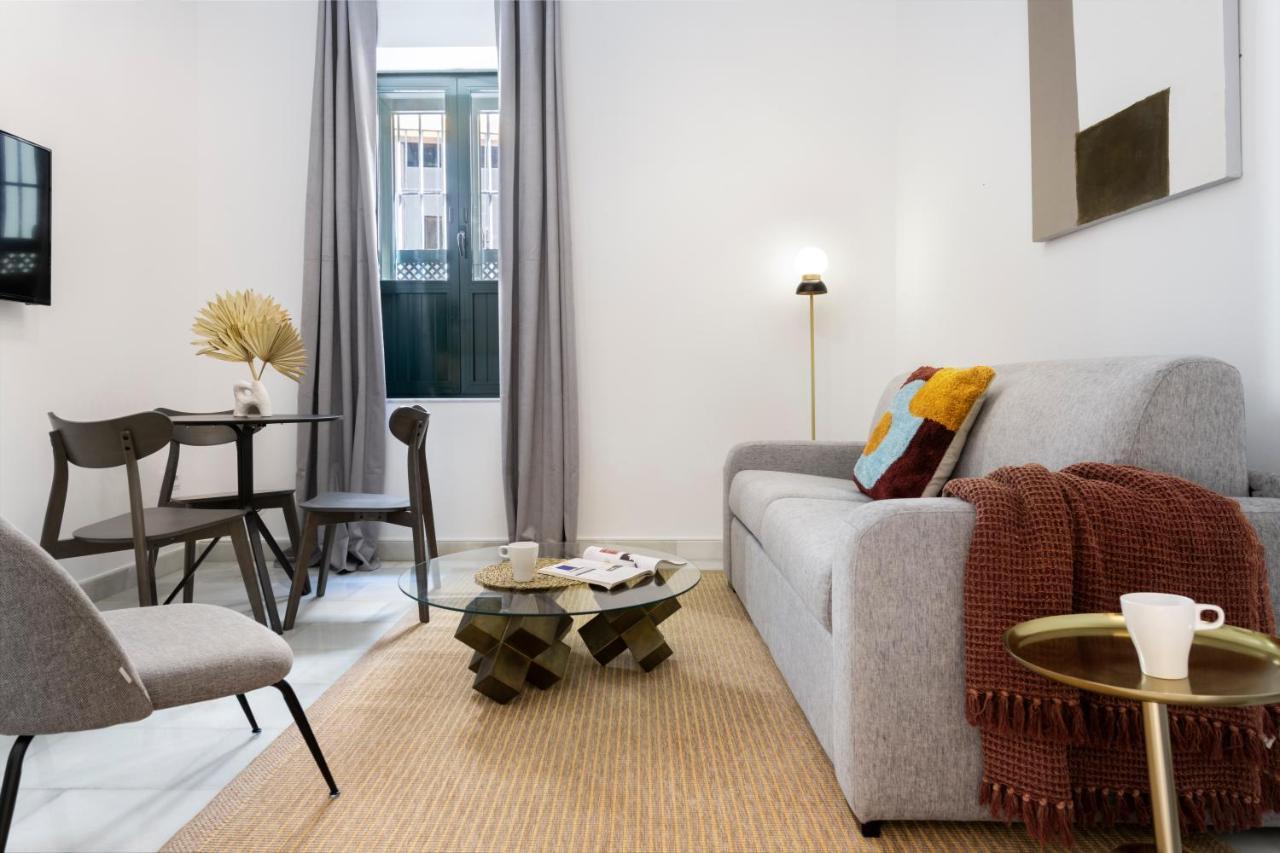 Suites Maestranza - Refinadores By Magno Apartments Севілья Екстер'єр фото