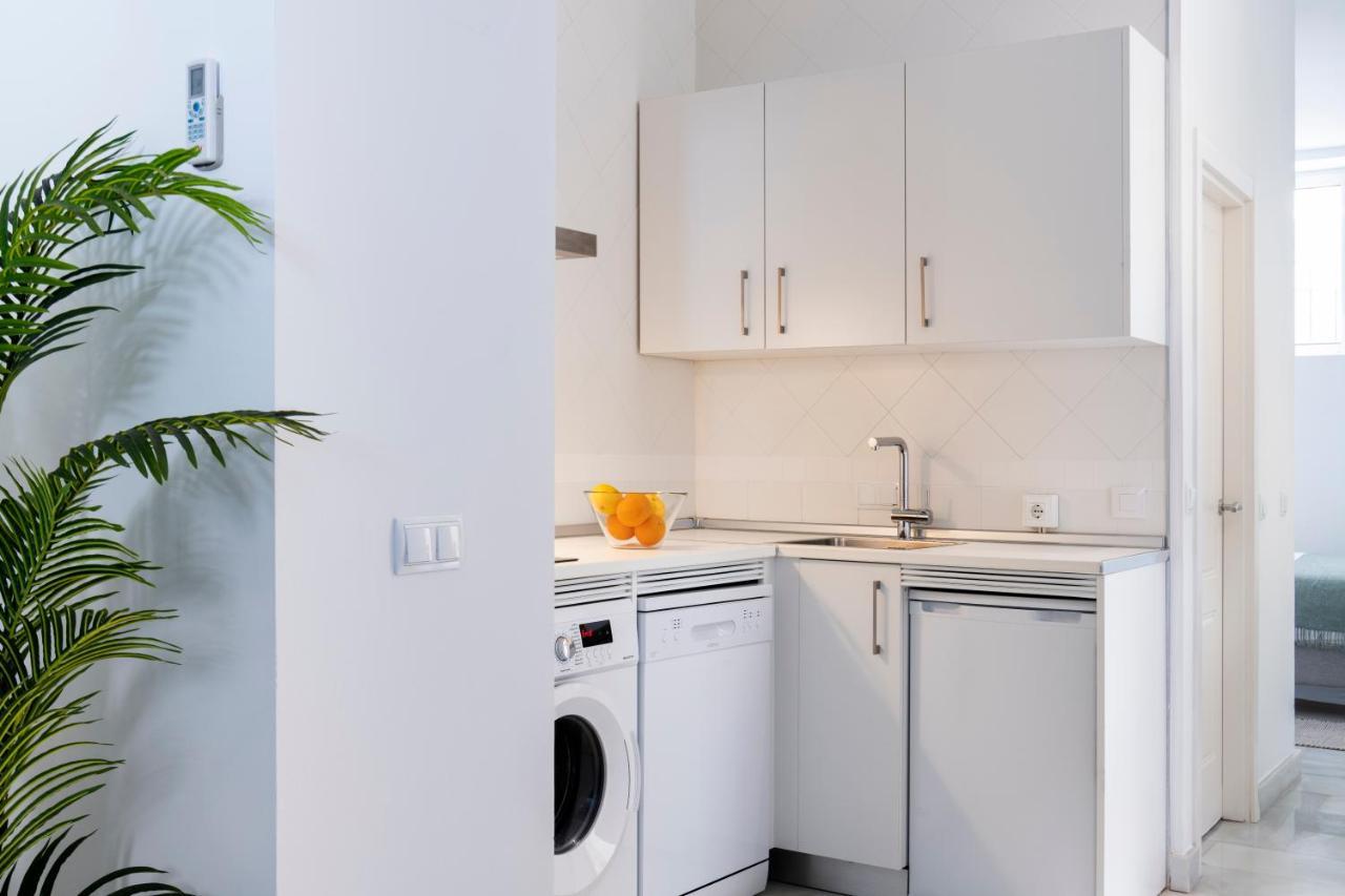 Suites Maestranza - Refinadores By Magno Apartments Севілья Екстер'єр фото